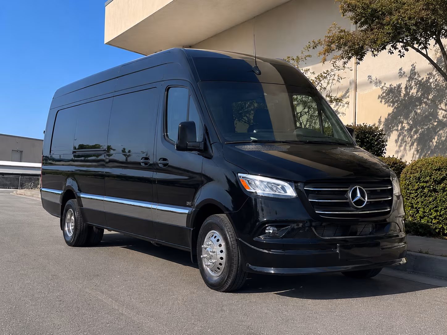 Elizabeth Airport Shuttle & Transportation party bus exterior