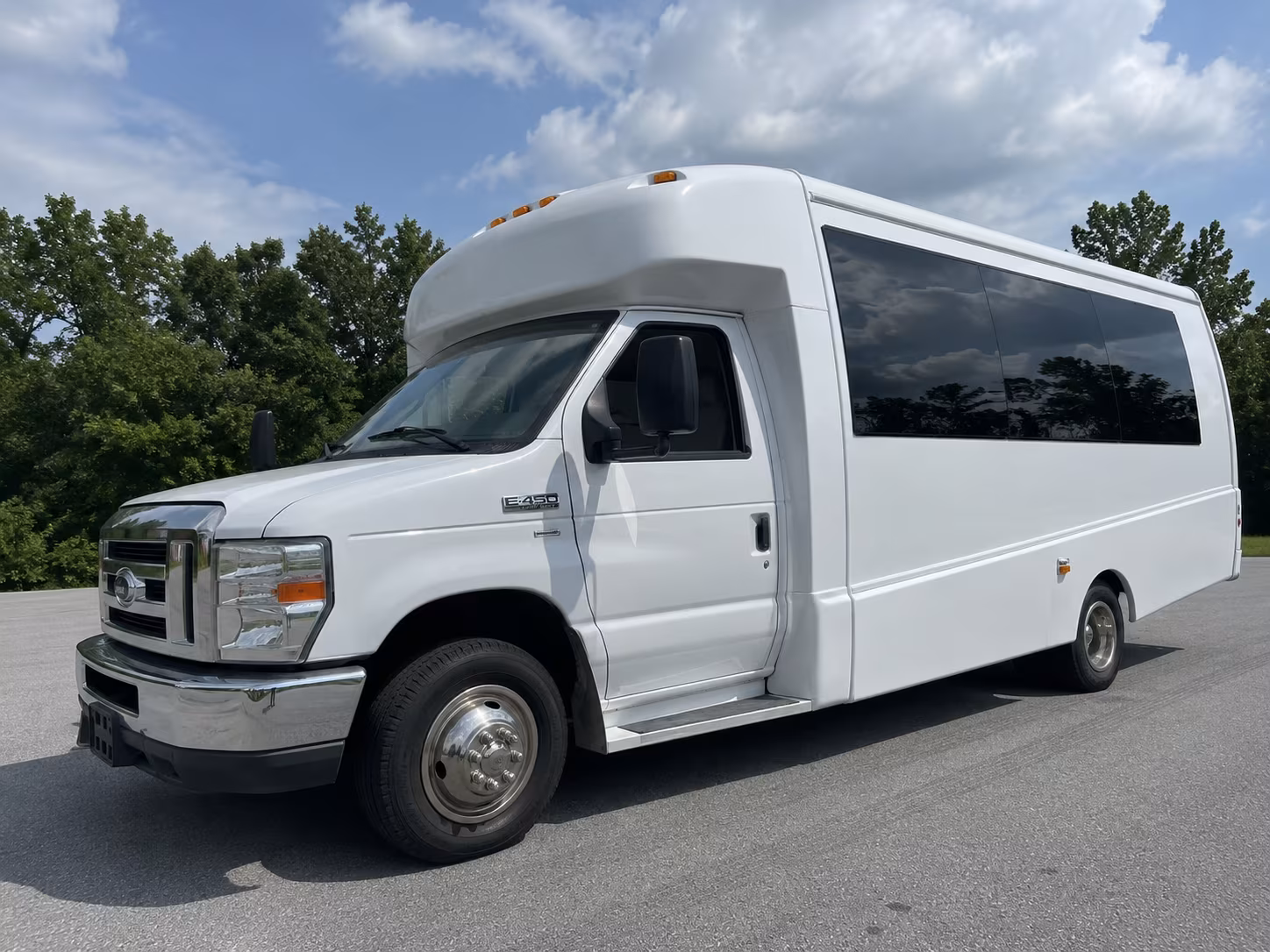 Elizabeth Winery Tour & Pub Crawl Transportation party bus exterior